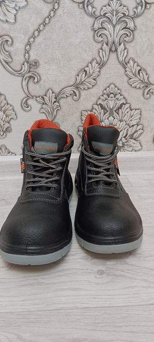 Спец обувь сатылады! НОВЫЙ !