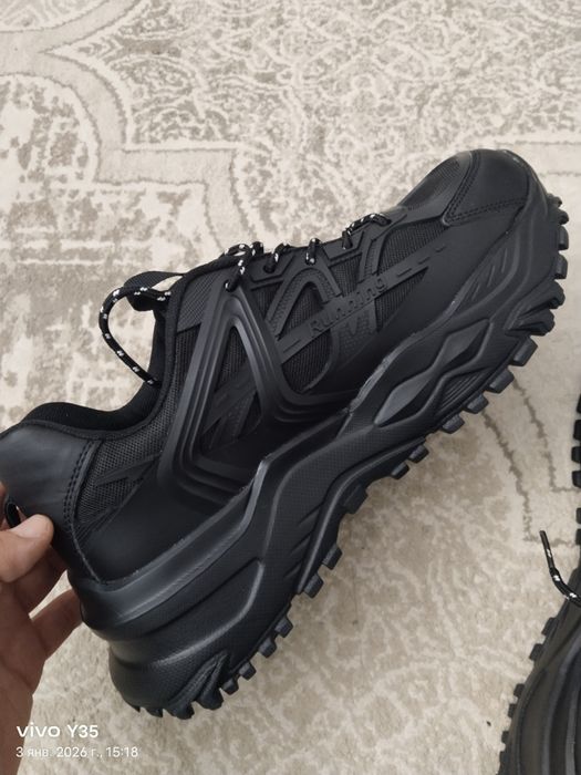 Продам мужские кроссовки