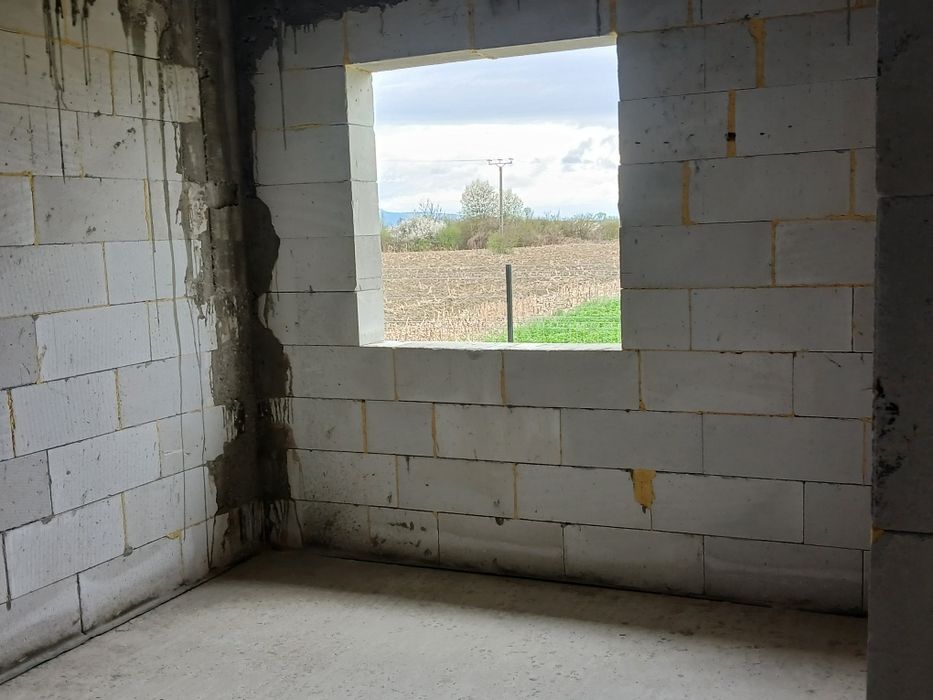 Casa la rosu  100mp!