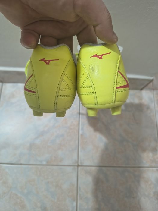 Ghete fotbal sintetic Mizzuno Original marimea 36 impecabile 75 ron ma