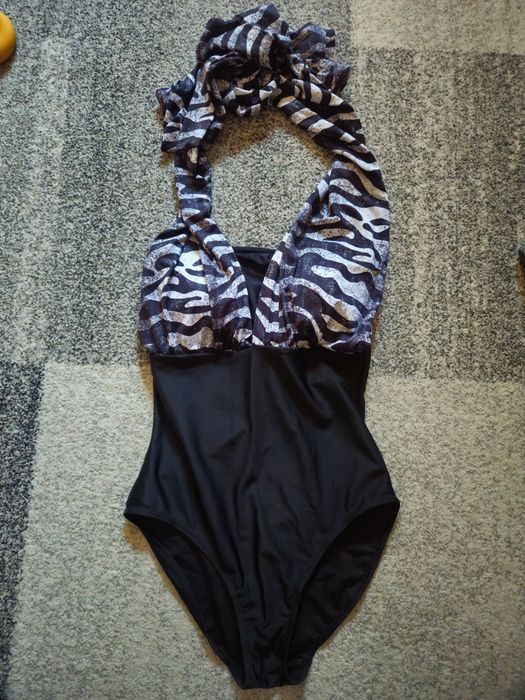 Costum de baie întreg
