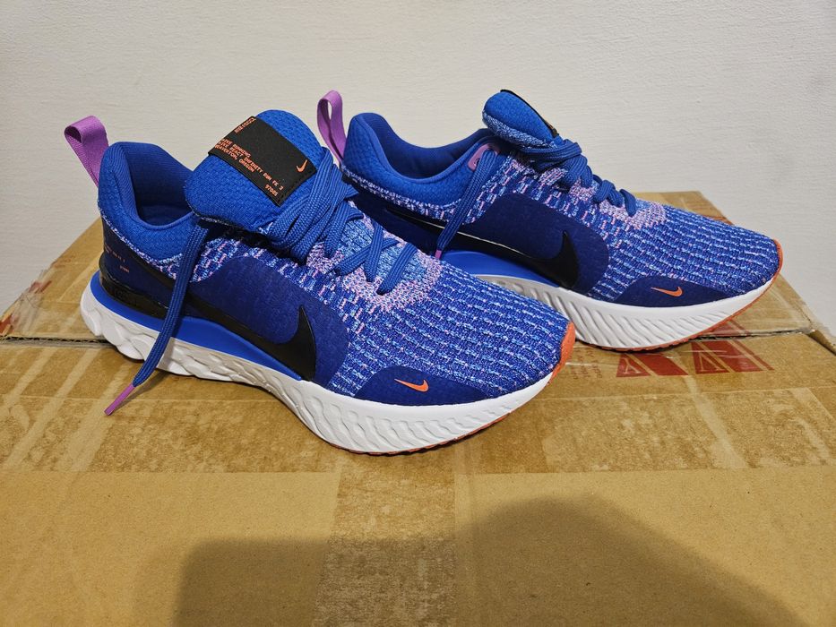 Adidasi noi nike
