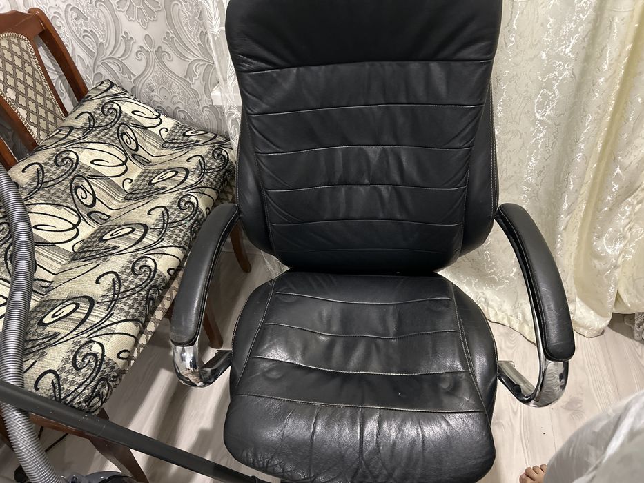 Продаю офисное кресло