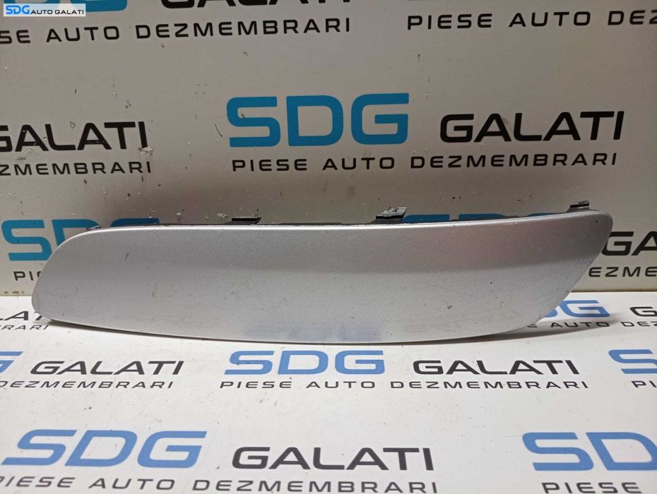 Bandou Ornament Stanga de pe Spoiler Bara Fata Volkswagen Golf 5 2004 - 2008 Cod 1K0807717B [M4891]