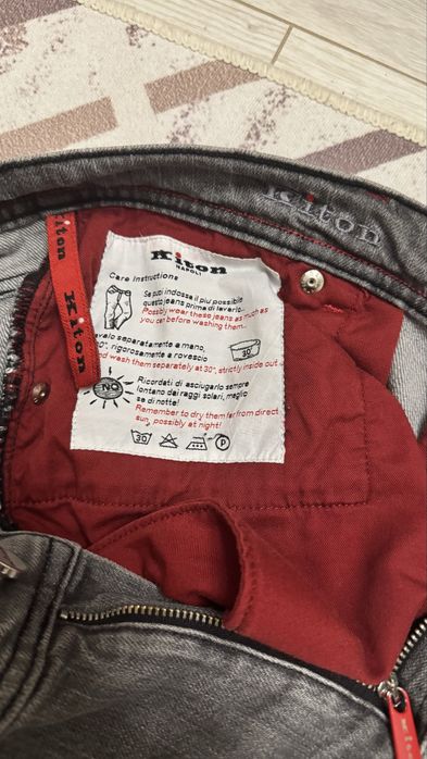 Продам джинсы от бренда kiton