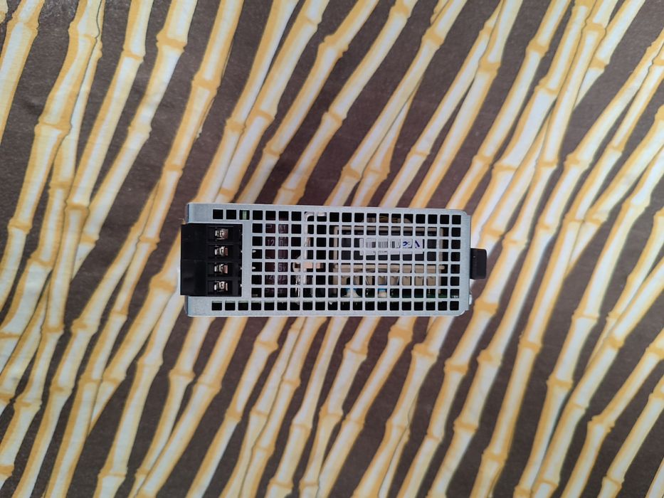 Sursă de alimentare trifazată