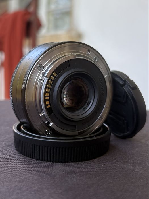 Canon EOS M50 + 2 обектива + 4 батерии + аксесоари