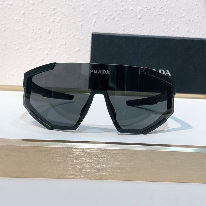 Ochelari  de soare Prada.