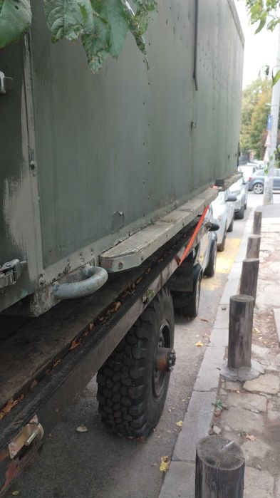 Продавам военен Фургон д 3.80м, ш 2.70м, в 1.8м