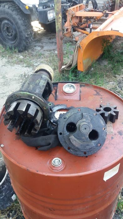 POMP YTON hidraulice de directie RABA . SAVIEM