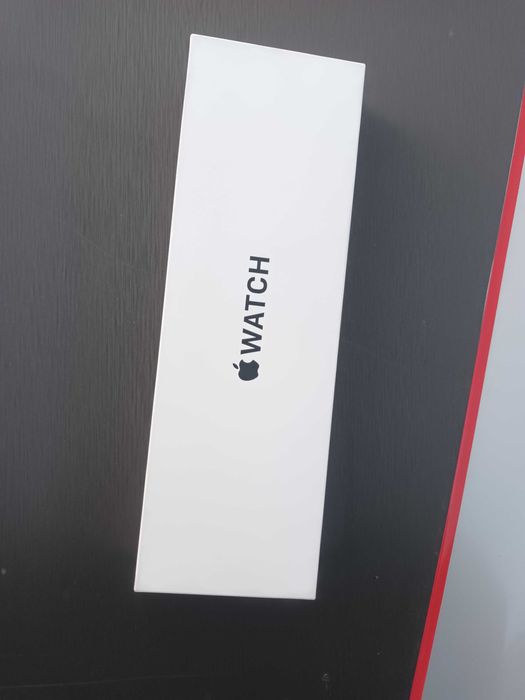 Продавам чисто нов apple watch 0.40mm