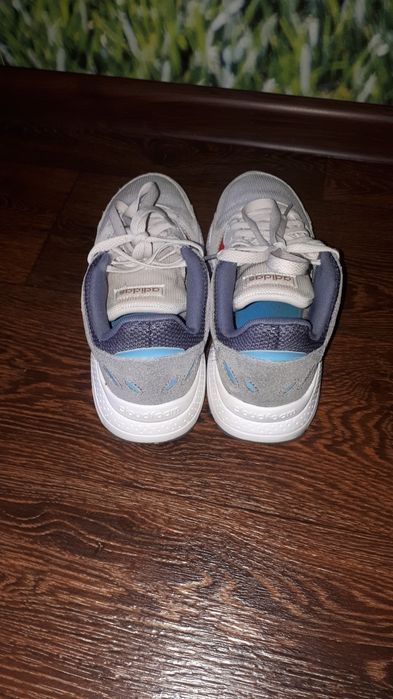 Кроссовки Adidas original.