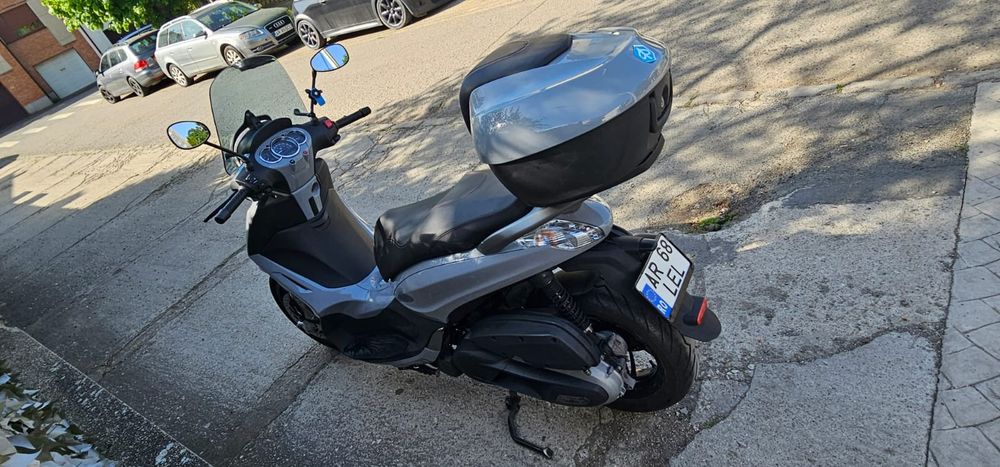 Piaggio Beverly 330 cmc an 2013 motor nou