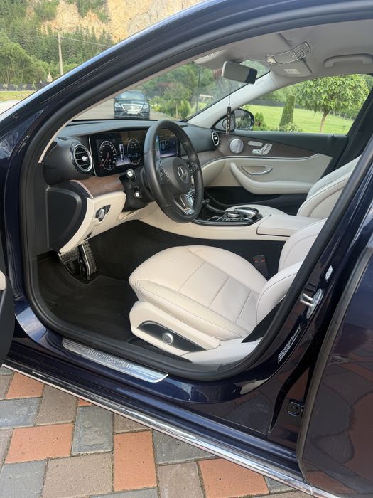 Mercedes Benz - E Class 220D - 2016 - W213