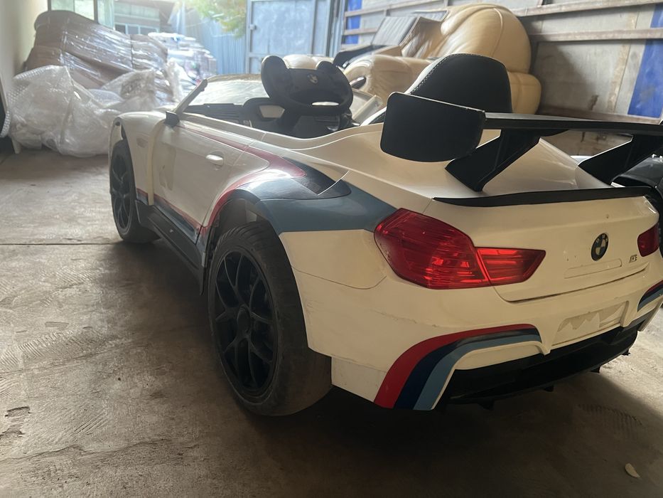 Детскаий электромобиль BMW