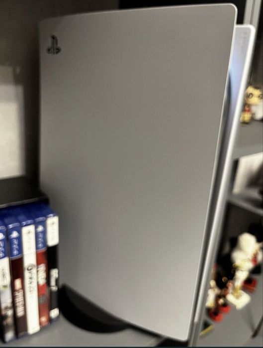 Почти неизползван в перфектно сьстояние PS5.