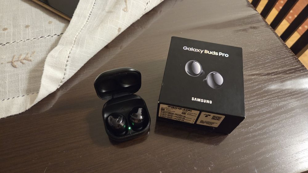 Samsung Galaxy Buds Pro la cutie
