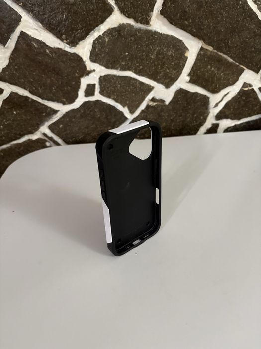 Стильные и надежные чехлы для iPhone 16 и 17