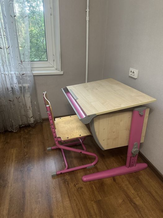 Продам любимый детский стол со стулом - регулируемый и удобный