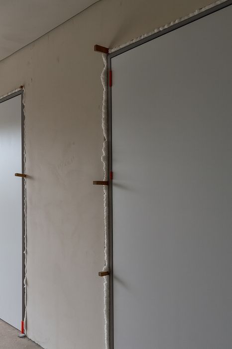 Usi filo muro pe comanda calitate TOP