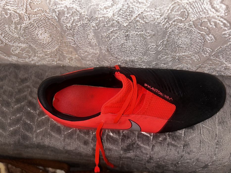Продавам бутонки 42 номер Nike phantom venom Elite fg