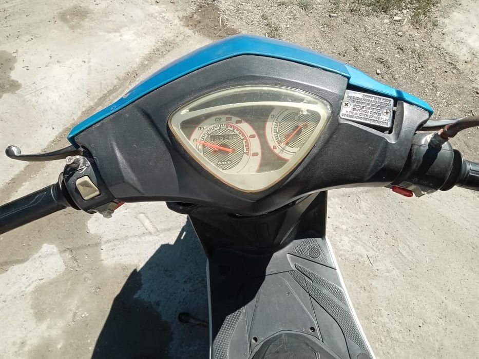 Скутер 150 куб пластик все на месте...