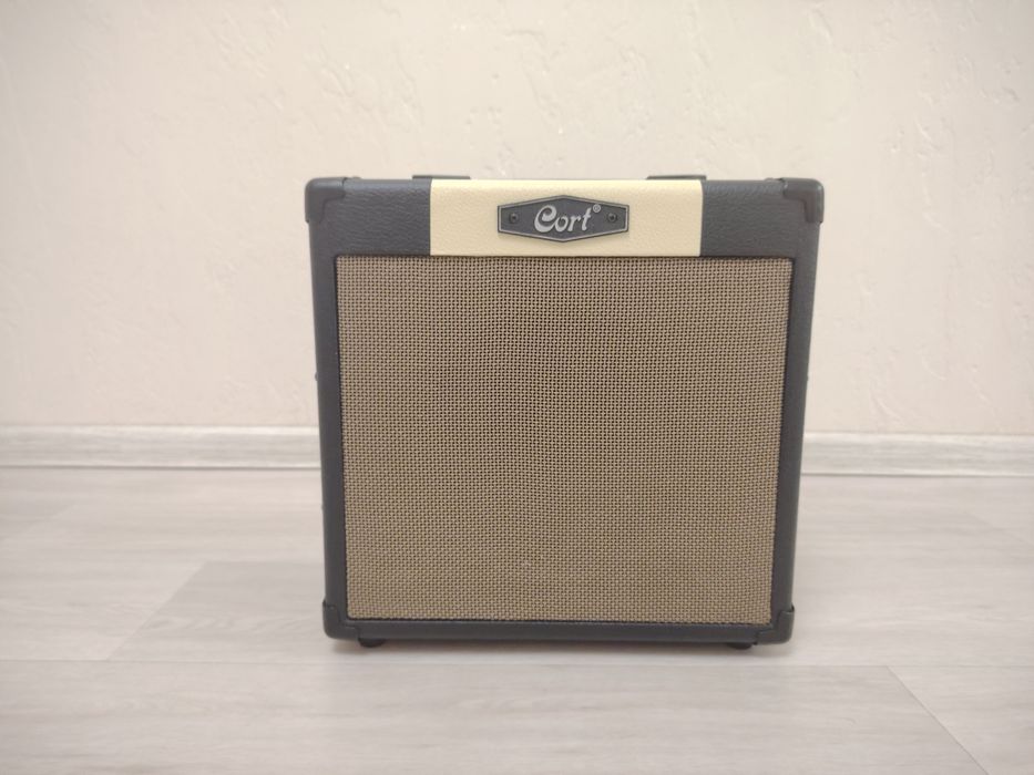 Комбоусилитель Cort CM15R