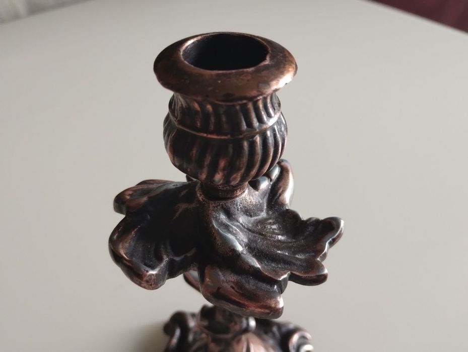 Прекрасен свещник за една свещ.
