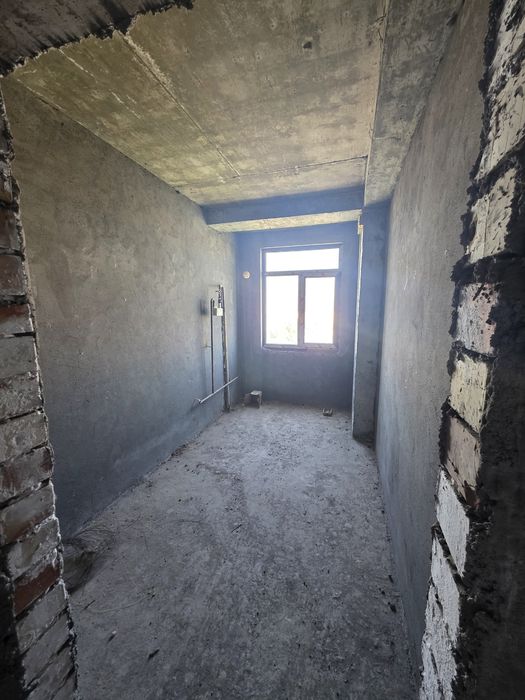 Продаётся 4-х комнатная квартира на Юнусабад-19. Новостроенным доме