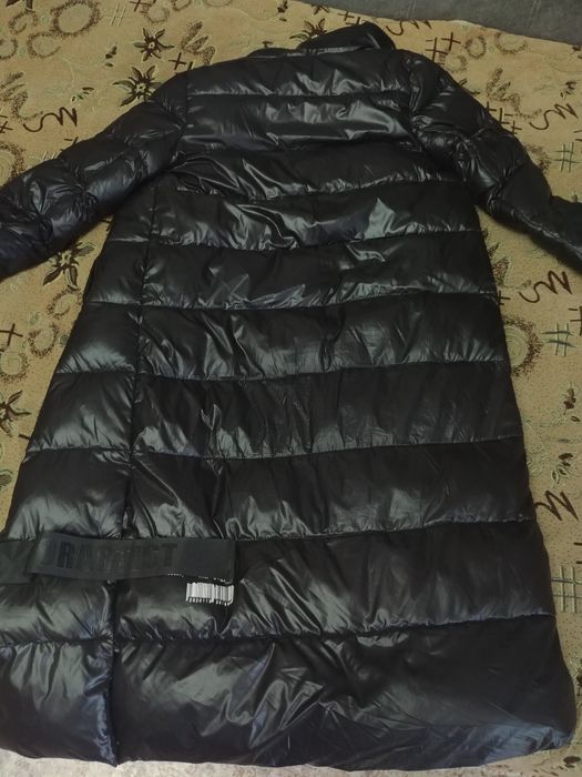 Продаю женский пуховик Hadavoee.