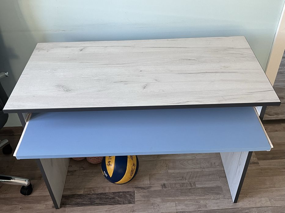 Гардеробчета и бюро с шкафчета