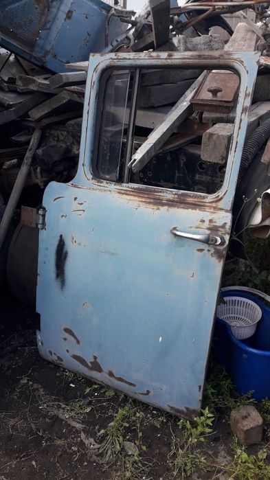 Продам двери капот Зил.