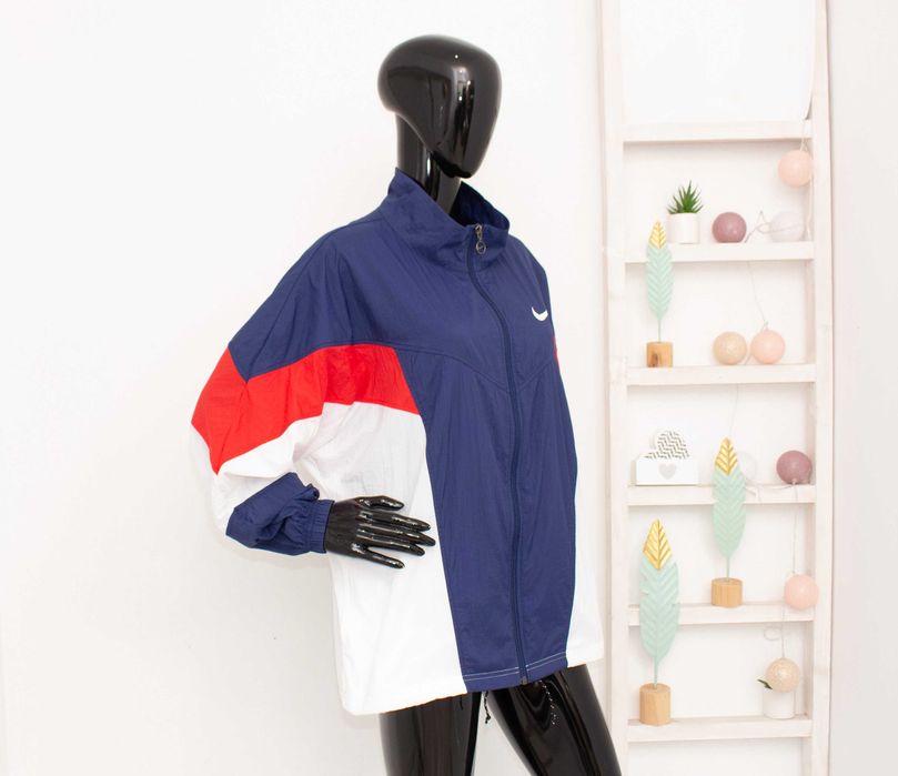 Nike оригинално дамско яке ретро серия ултра леко windbreaker S ново