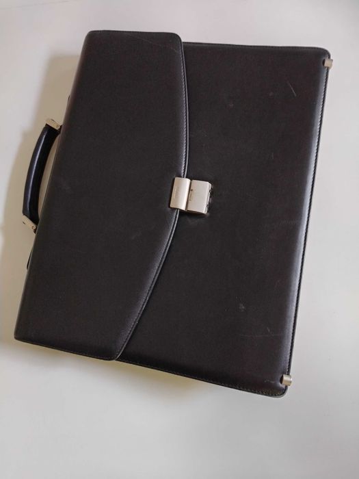 Продавам чудесна бизнес чанта от естествена кожа Petek 1855