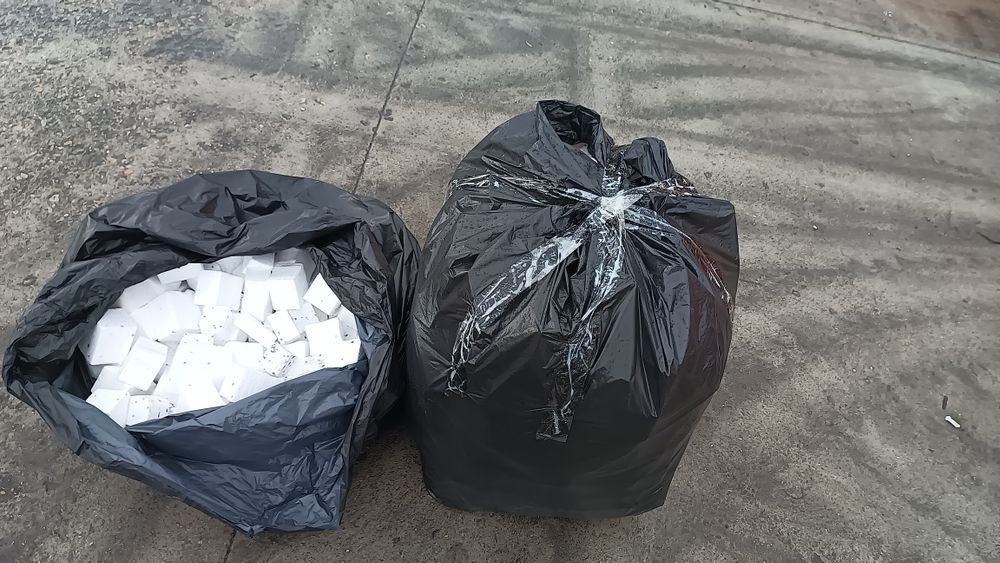 Vând POLISTIREN la sac de 240 L