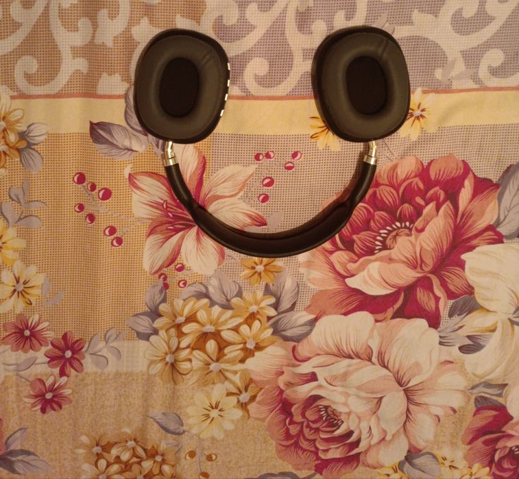 Продается наушники в хорошем состоянии