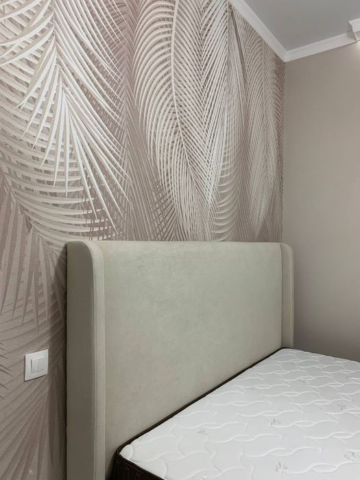 Двухспальная кровать с подъемным механизмом