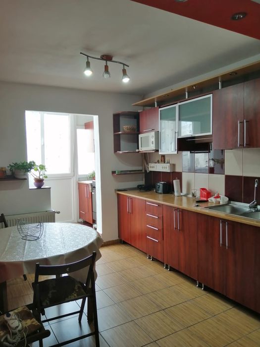 Particular, 3 camere , LANGA METROU