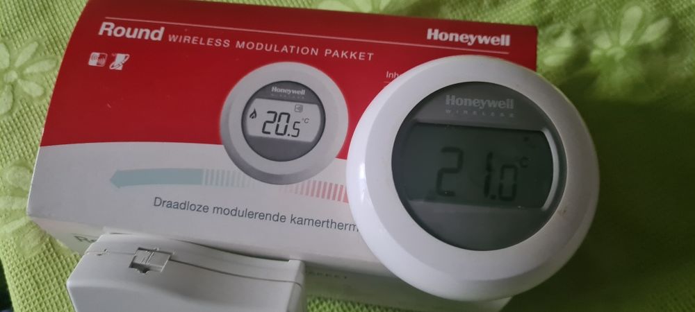 Термостат Honeywell +WIFI рутер за управление прес телефо
