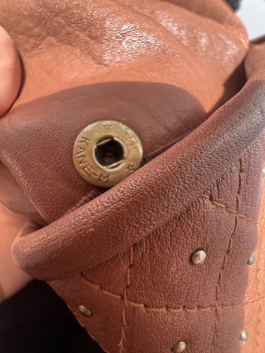 Geanta mica din piele de culoare maro de la Kane M