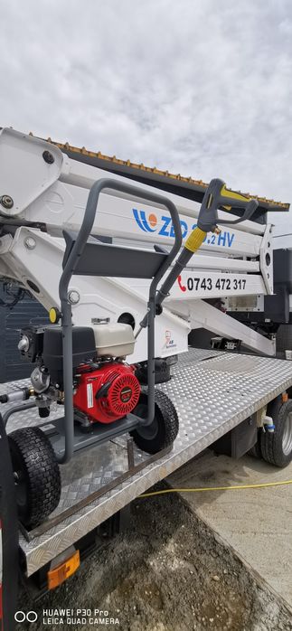 Servicii Profesionale De Spălat Panouri Fotovoltaice La Înălțime