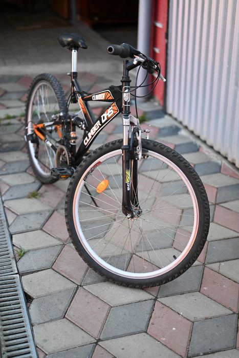 Vand Bicicleta CLIMBER  DHS in stare foarte buna.