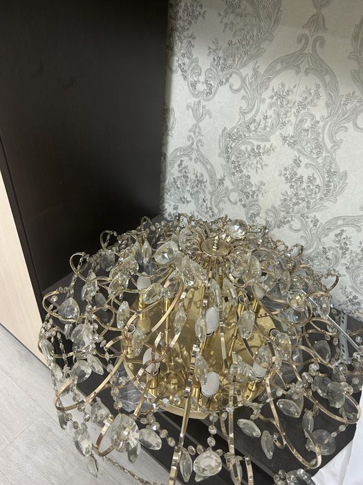 Продам люстра