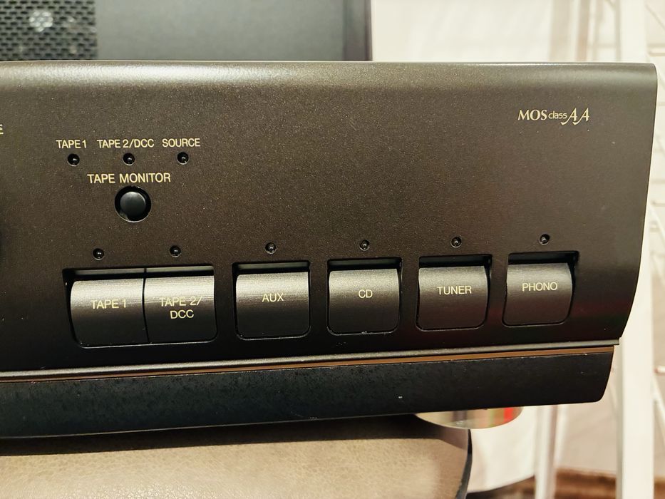 Hi Fi усилвател в изключително състояние за аудиофили с дистанционно!