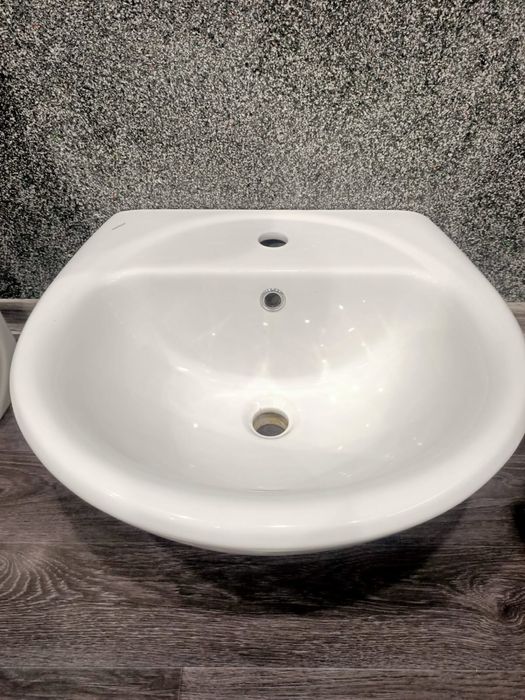 Продам раковину со стойкой