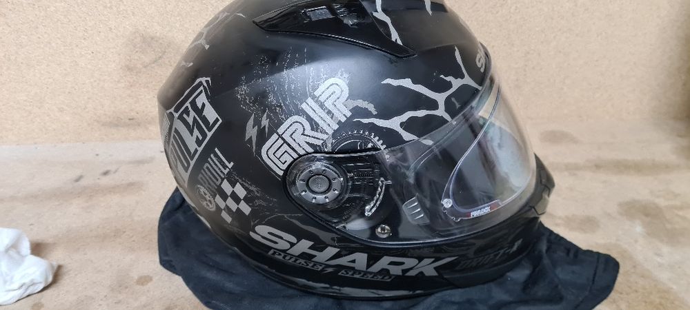 Каска shark М номер