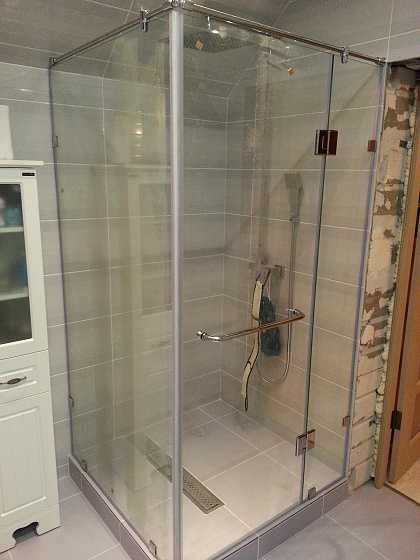 Душ кабины. Душевая кабина. Душевые перегородки. Раздвижные двери