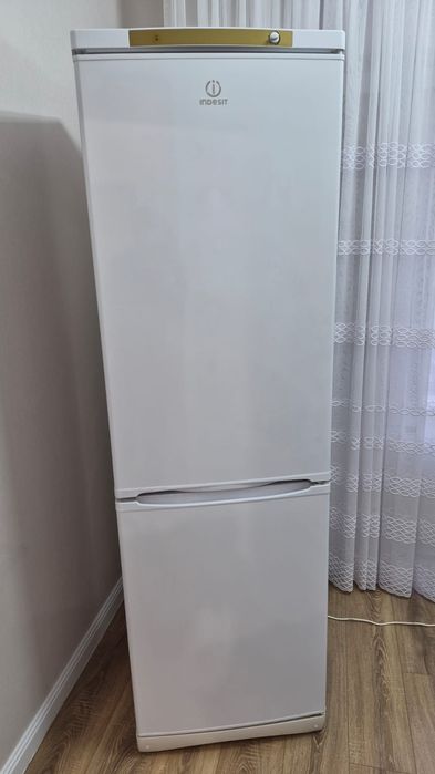 Продам холодильник Индезит