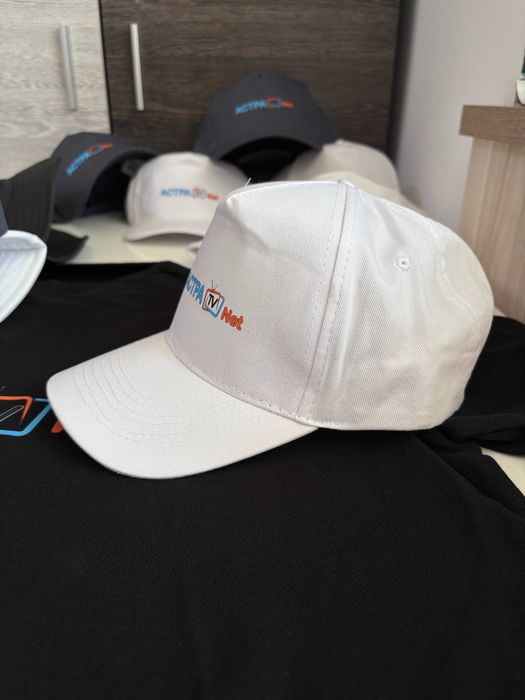 Персонализирани рекламни шапки тип идиотка и с козирка