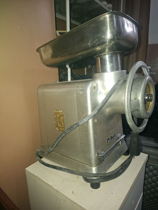 Masina de tocat carne